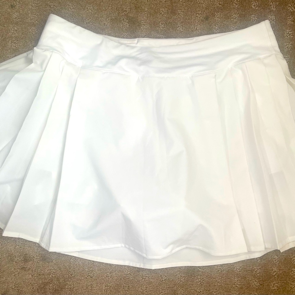 Size 8 regular Lulu Lemon white skirt worn only two times.